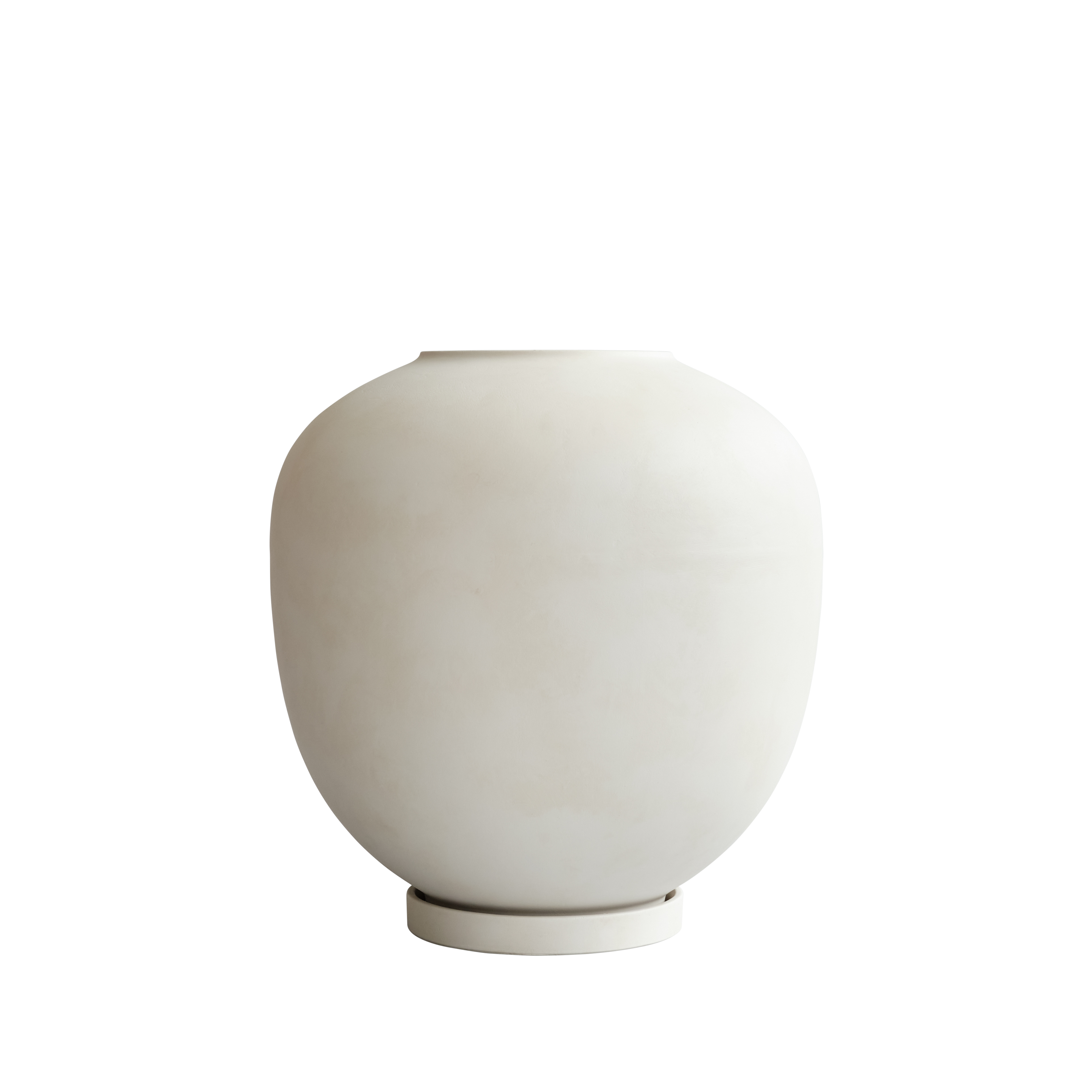 Sunao Vase, Big in Birch finish, showcasing a smooth, off-white surface and elegant rounded design against a black background.