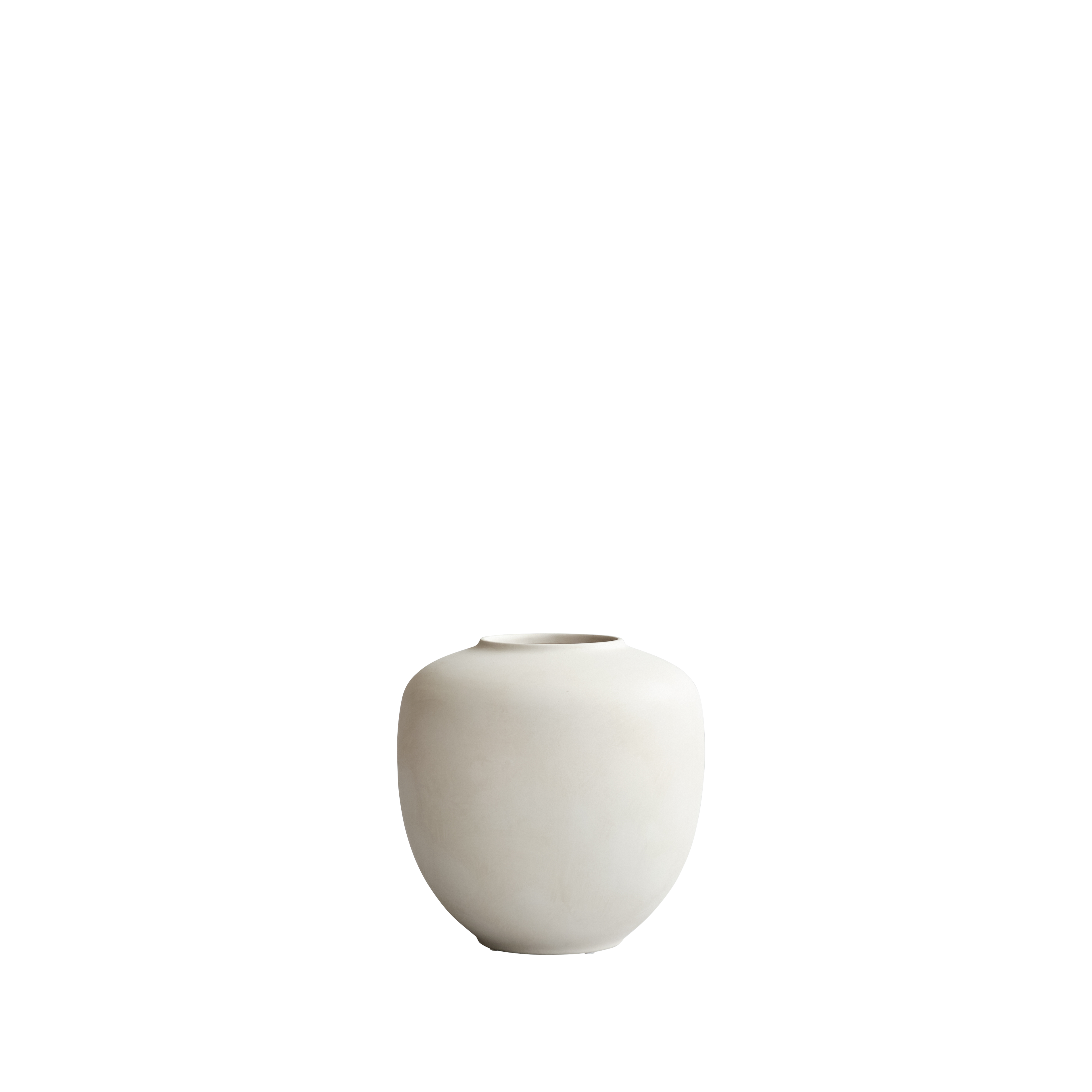 Sunao Vase, Medio in Birch finish, featuring a textured, off-white surface and a rounded shape set against a black background.